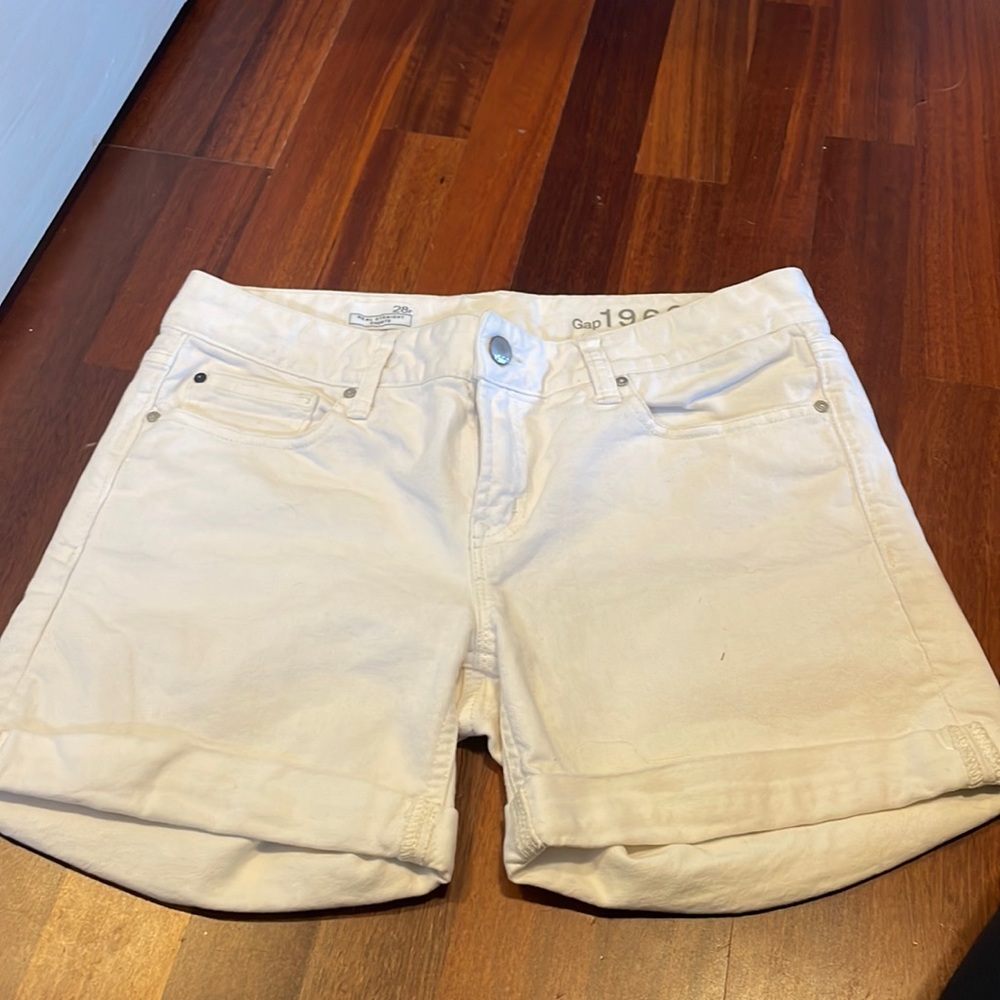 White gap jean shorts size 28